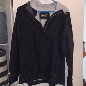 REI women’s L hooded raincoat great condition